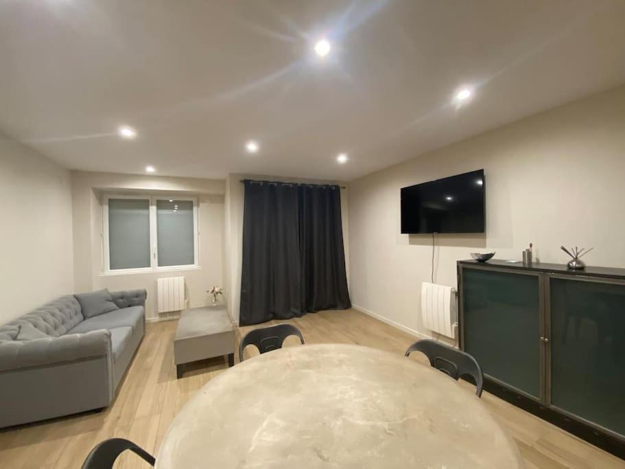 Appartement T2 Spacieux Et Equipe Mions Luaran gambar
